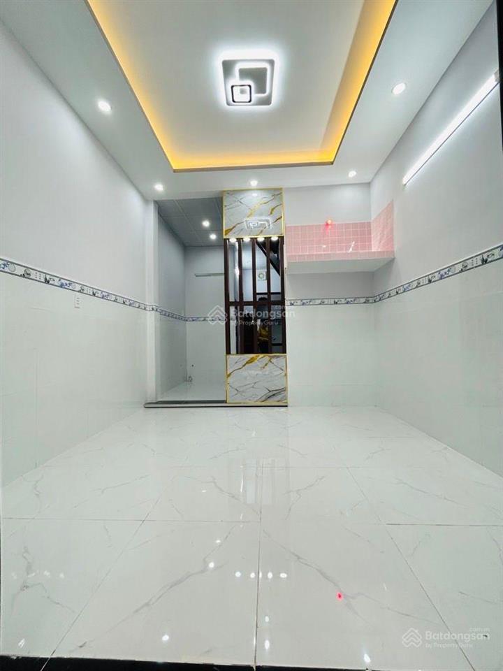 Nhà 2 tầng ngay lý chiêu hoàng  q6