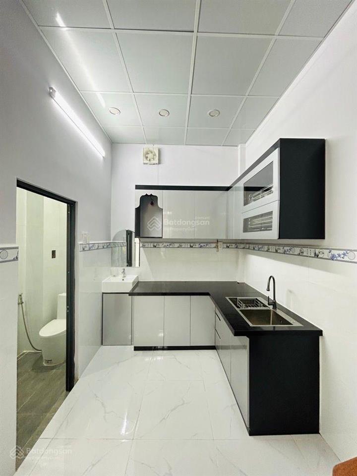 Nhà 2 tầng ngay lý chiêu hoàng  q6