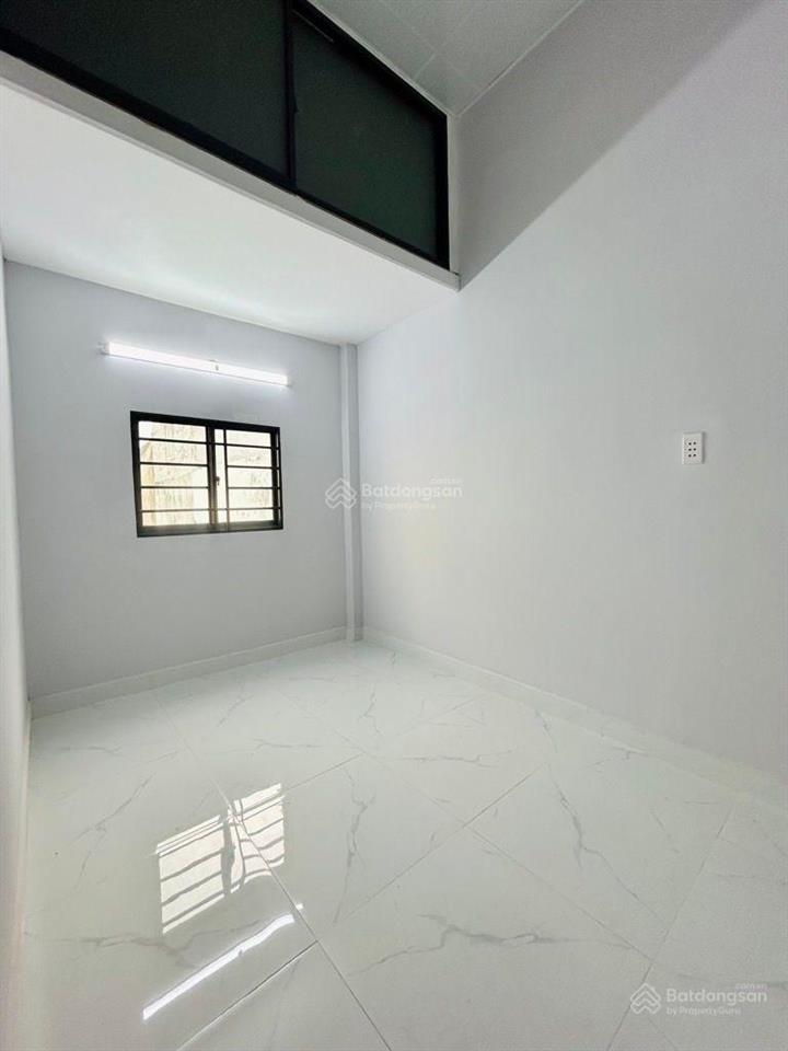 Nhà 2 tầng ngay lý chiêu hoàng  q6