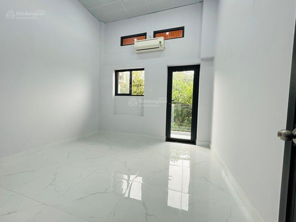 Nhà 2 tầng ngay lý chiêu hoàng  q6