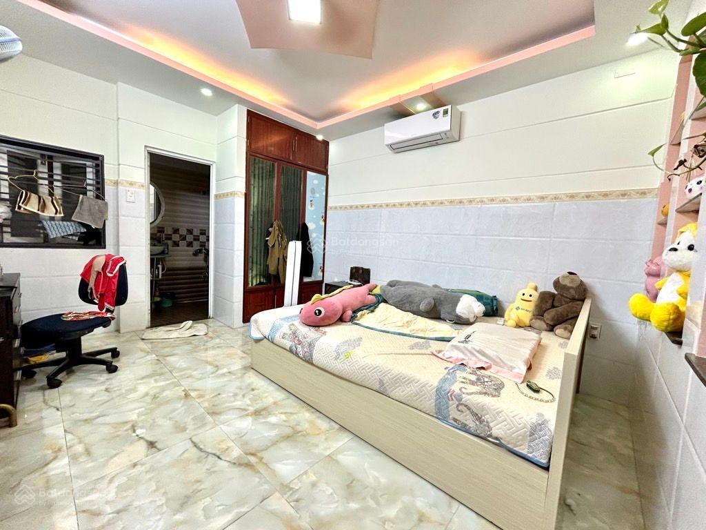 Nhà 5 tầnghxh  ngay bùi thế mỹ tân bình