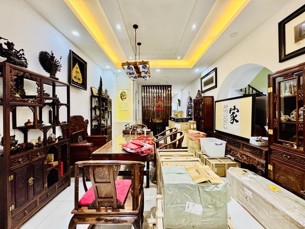 Nhà mặt tiền 12m có lề ngay aeon tên lửa