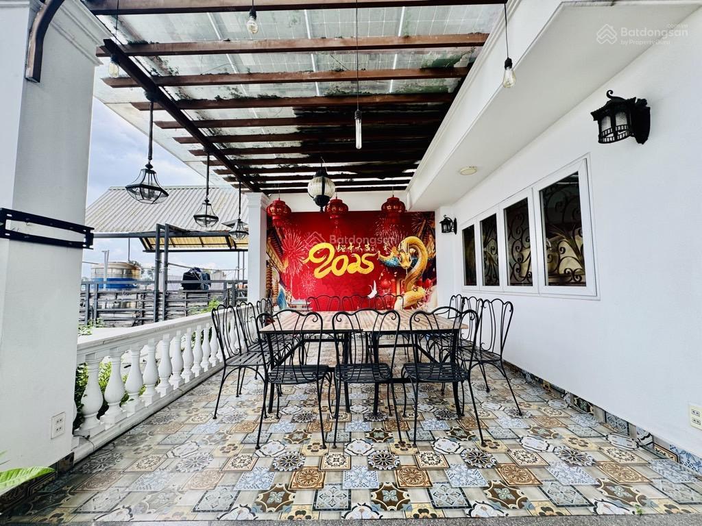 Nhà mặt tiền 12m có lề ngay aeon tên lửa