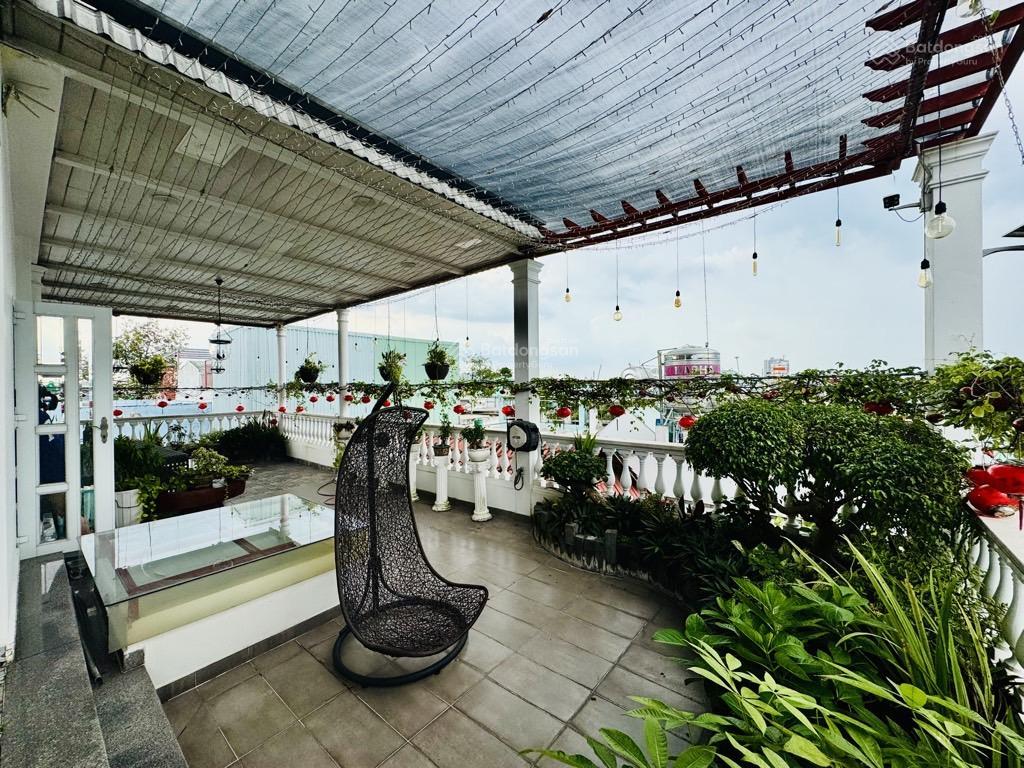 Nhà mặt tiền 12m có lề ngay aeon tên lửa
