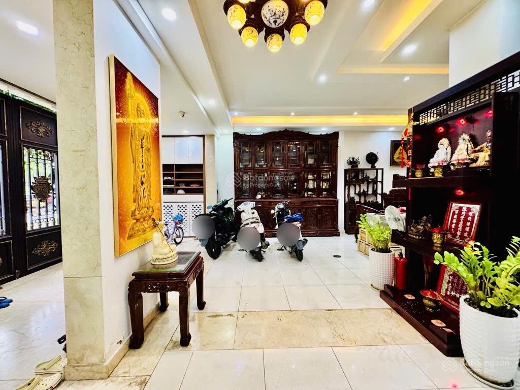 Nhà mặt tiền 12m có lề ngay aeon tên lửa