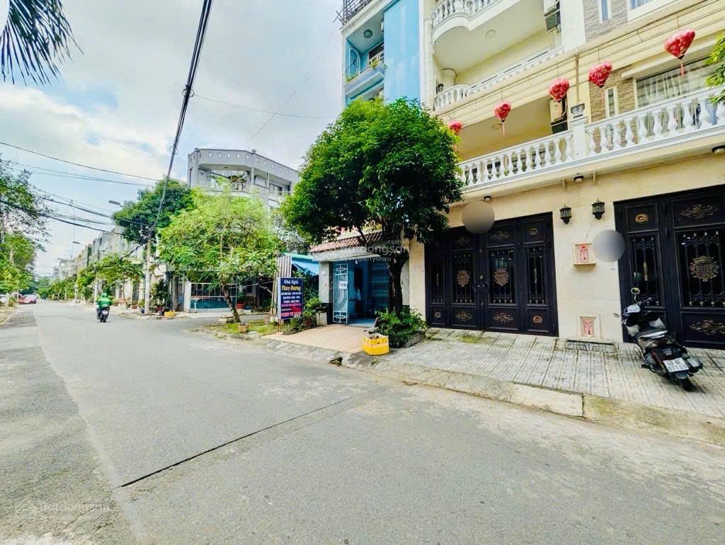 Nhà mặt tiền 12m có lề ngay aeon tên lửa