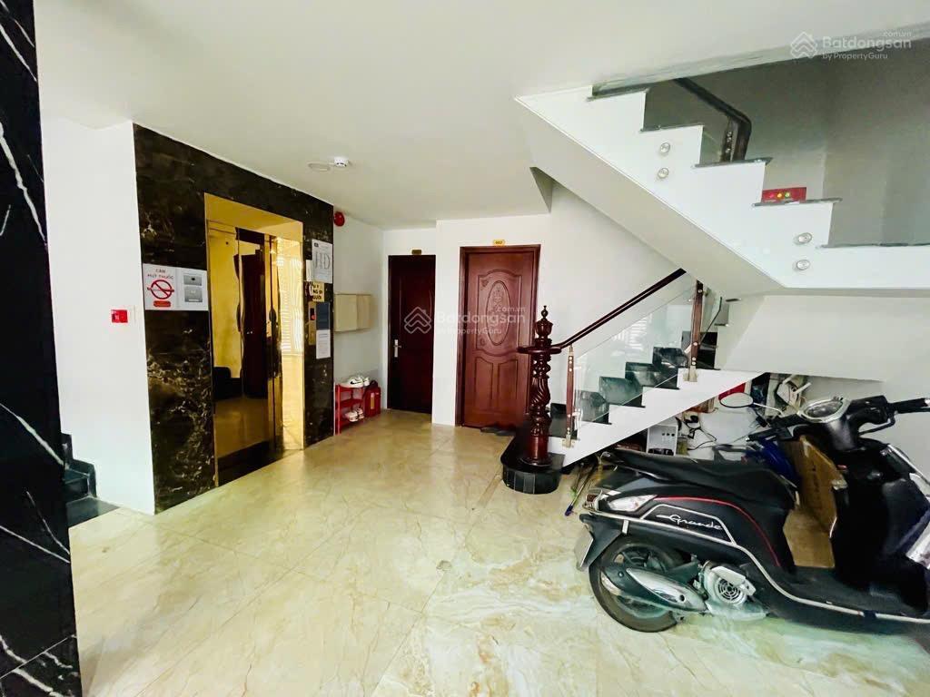Nhà 5 tầng quận 6  thang máy xin