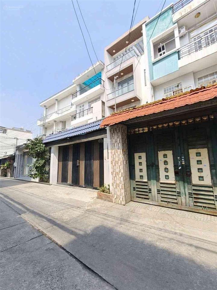 Nhà 5 tầng quận 6  thang máy xin