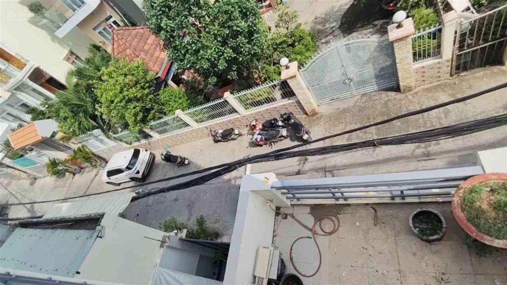 Nhà 4 tầng ngay khu y tế kỹ thuật cao  hẻm xe hơi vào nhà