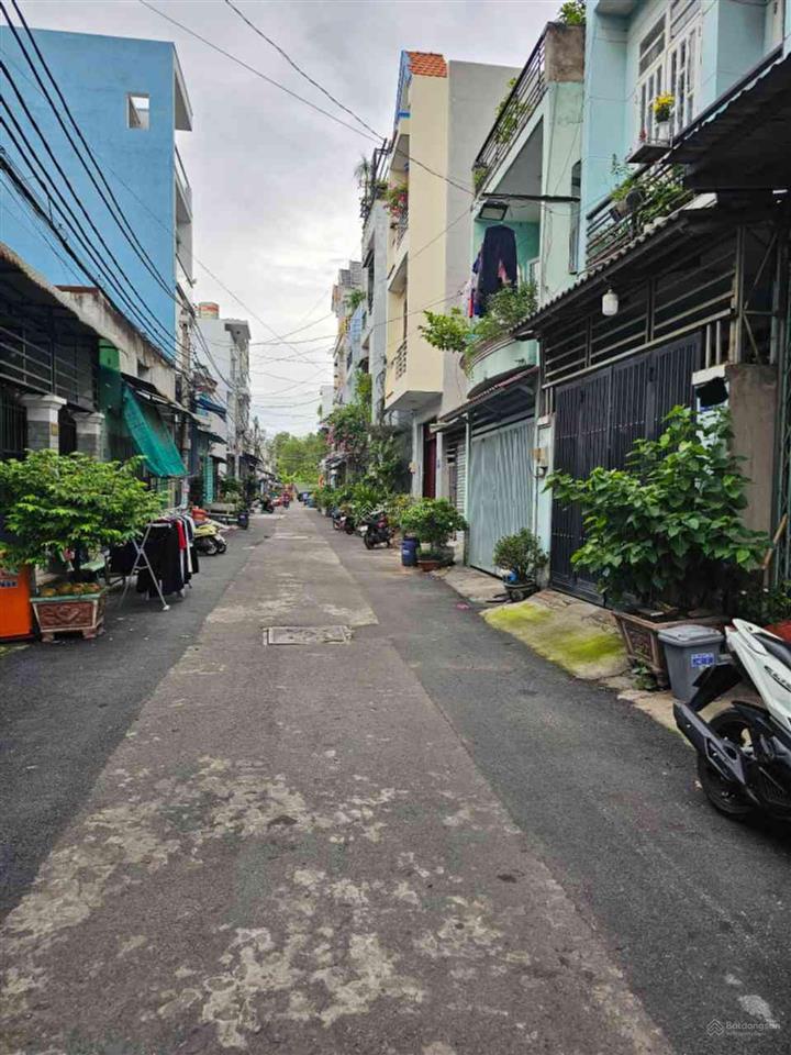 Nhà hẻm xe tải 8m  ngay tỉnh lộ 10