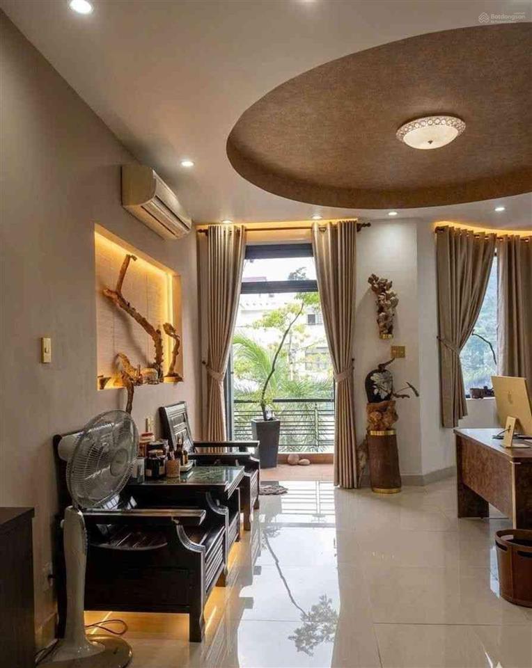 Nhà mặt tiền ngay aeon tên lửa