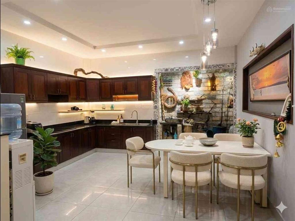 Nhà mặt tiền ngay aeon tên lửa