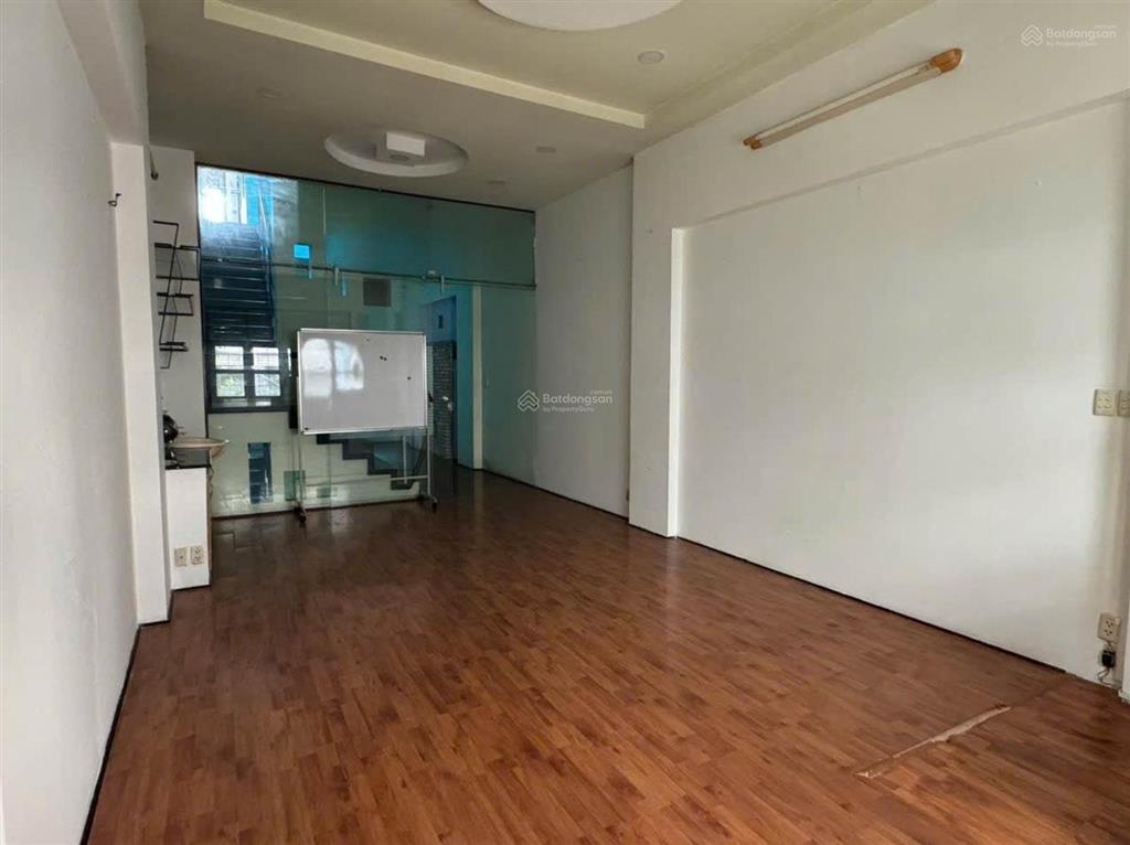 Nhà 4 tầng ngay trung tâm quận 10  hẻm 8 m xe tải quay đầu