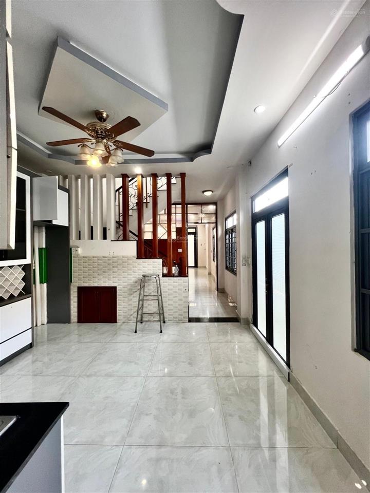 Nhà mặt tiền đường 10m vài căn ra mặt tiền đường chính gần lê văn quới .
