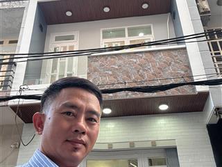Nhà hẻm xe tải quay đầu  3 tầng đúc
