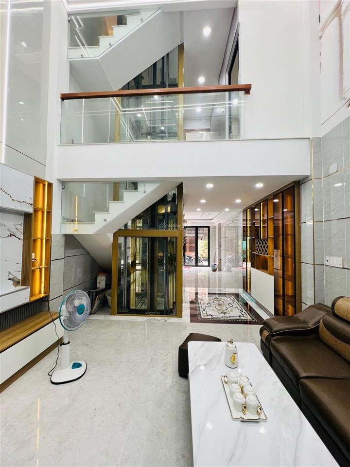 Nhà 5 tầng  thang máy xịn  hẻm 8m thông