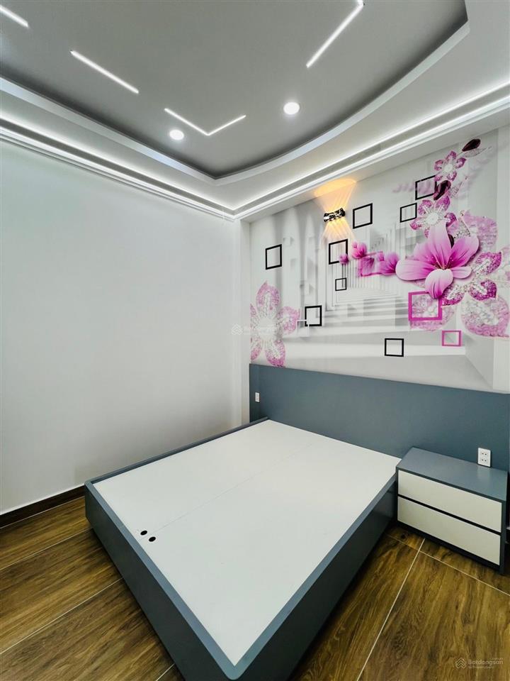 Nhà 5 tầng  thang máy xịn  hẻm 8m thông