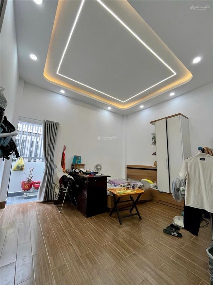 Nhà 2 tầng hẻm xe hơi ngay chợ lê văn quới