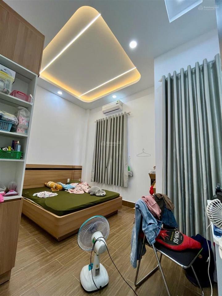 Nhà 2 tầng hẻm xe hơi ngay chợ lê văn quới