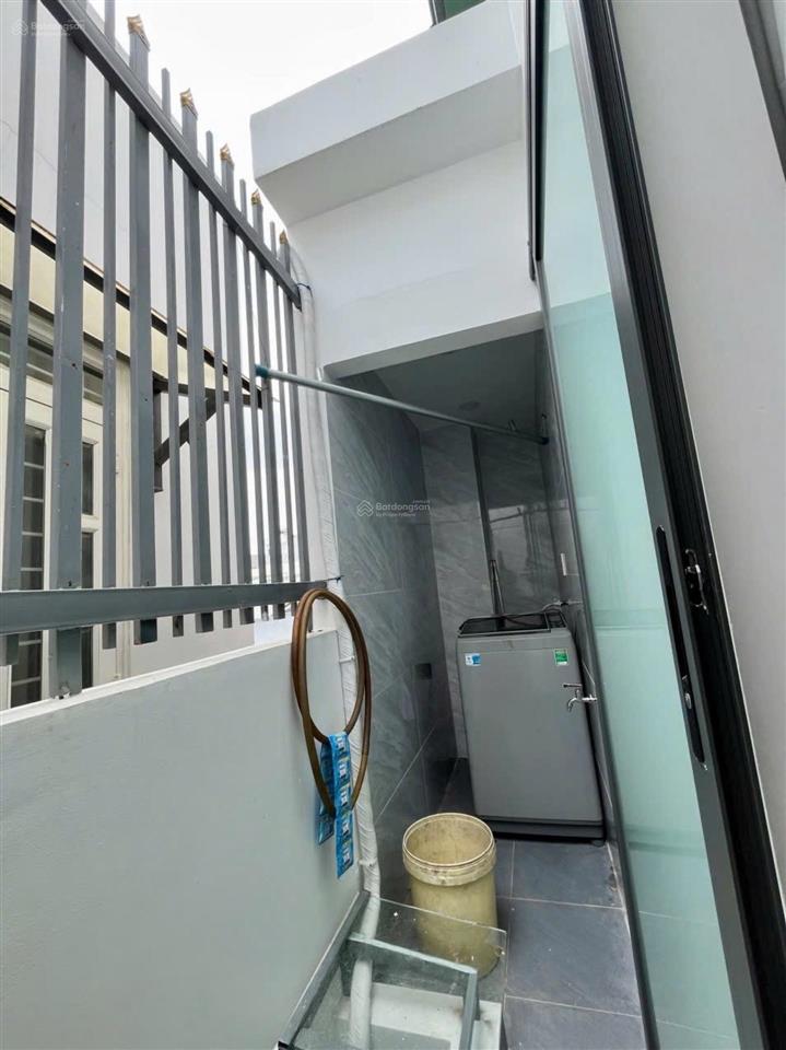 Nhà 2 tầng hẻm xe hơi ngay chợ lê văn quới