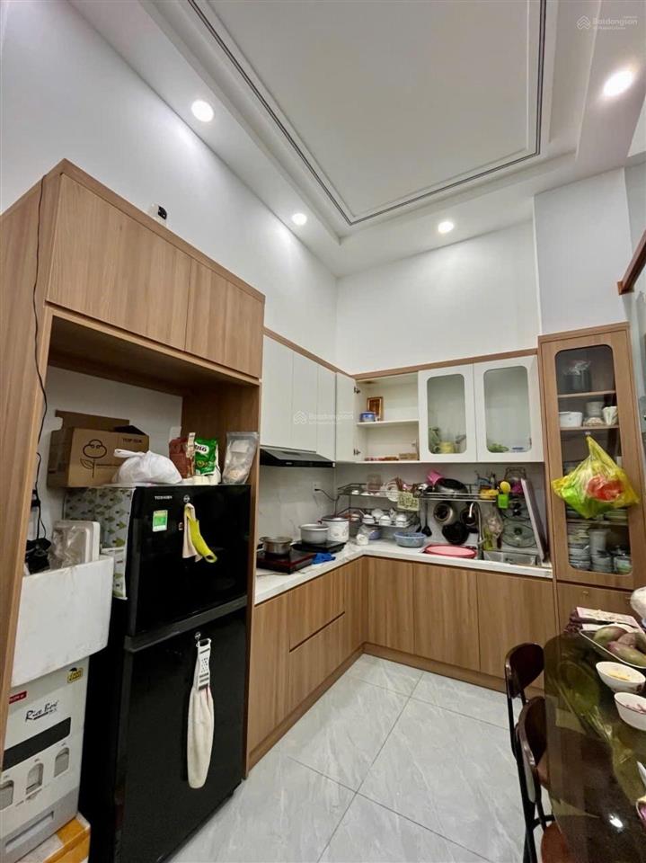 Nhà 2 tầng hẻm xe hơi ngay chợ lê văn quới