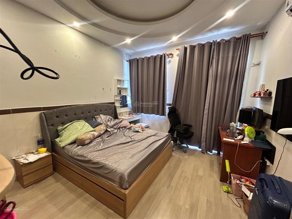 Nhà đúc 5 tầng ngay hồng bàng. quận 6  hẻm kinh doanh  xe hơi thông