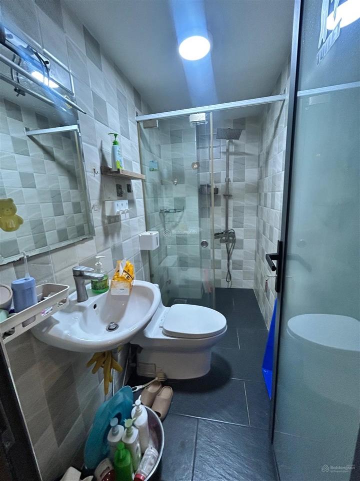 Nhà đúc 5 tầng ngay hồng bàng. quận 6  hẻm kinh doanh  xe hơi thông