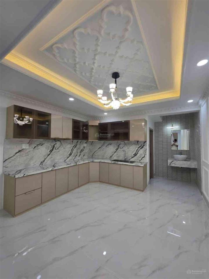 Nhà mặt tiền đường 12m ngay chợ hồ trọng quý quận 6