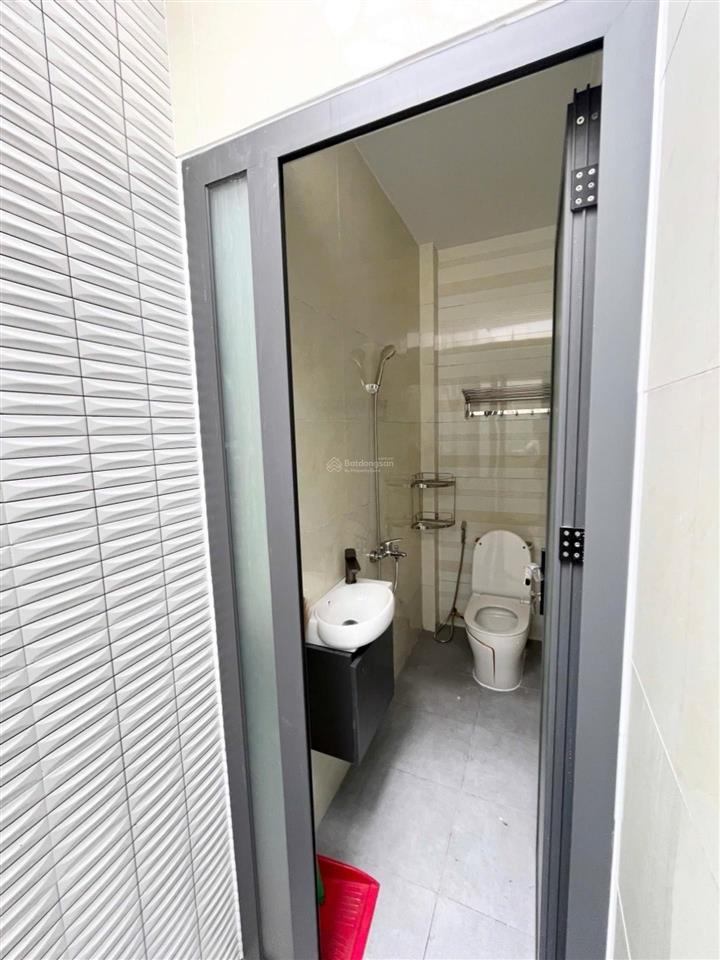 Nhà 5 tầng  hẻm xe tải gần bên bà hom  chợ phú lâm