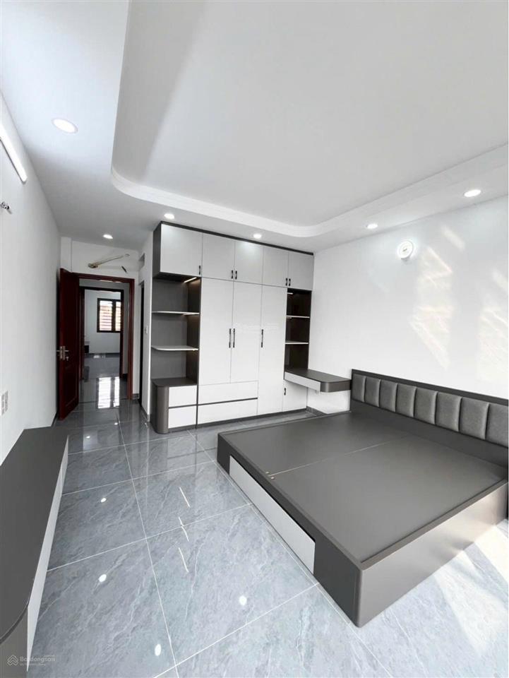 Nhà 5 tầng  hẻm xe tải gần bên bà hom  chợ phú lâm