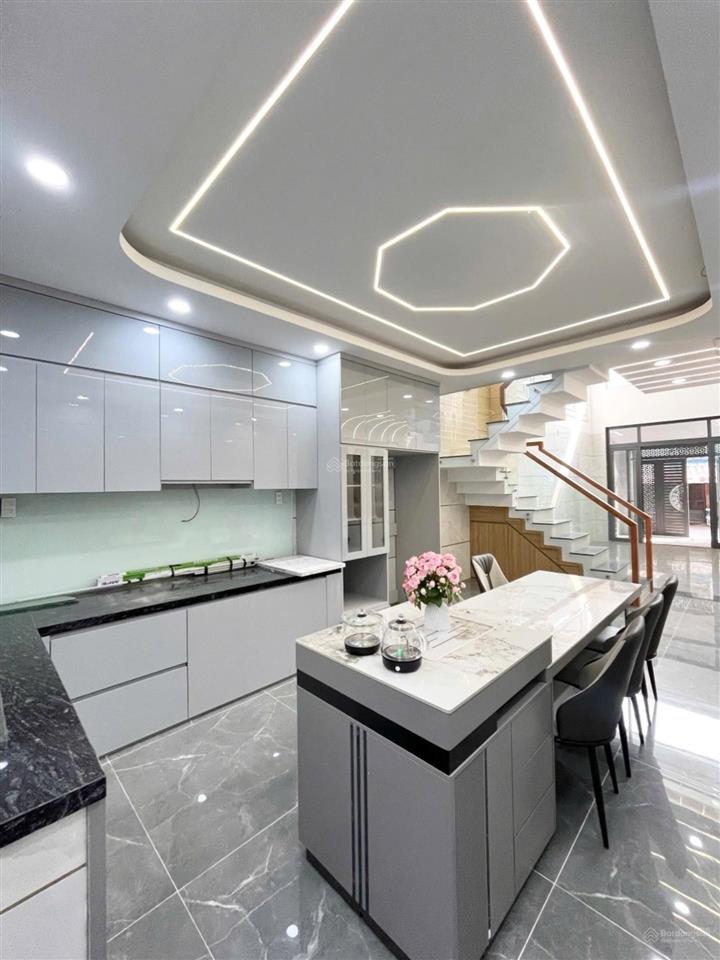 Nhà 5 tầng  hẻm xe tải gần bên bà hom  chợ phú lâm
