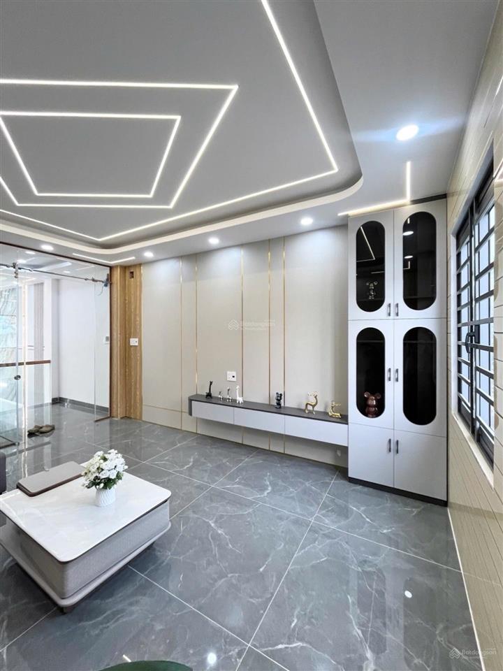 Nhà 5 tầng  hẻm xe tải gần bên bà hom  chợ phú lâm
