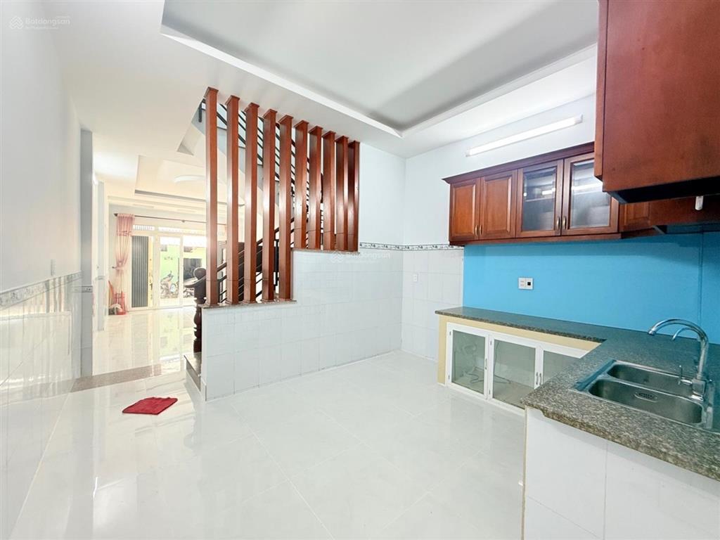 Nhà hẻm 6m xe hơi thông  mới dọn vào ở ngay