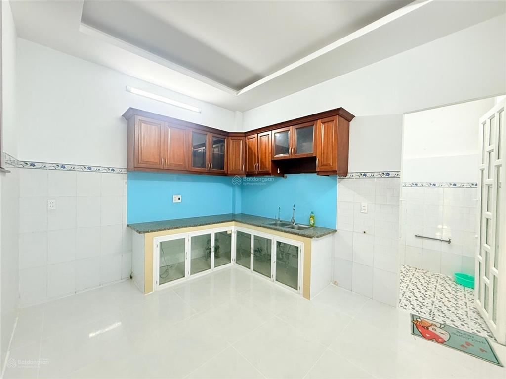 Nhà hẻm 6m xe hơi thông  mới dọn vào ở ngay