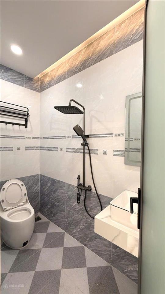 Đúc 5 tầng mới xây  hẻm kinh doanh ngay đất mới  bình tân