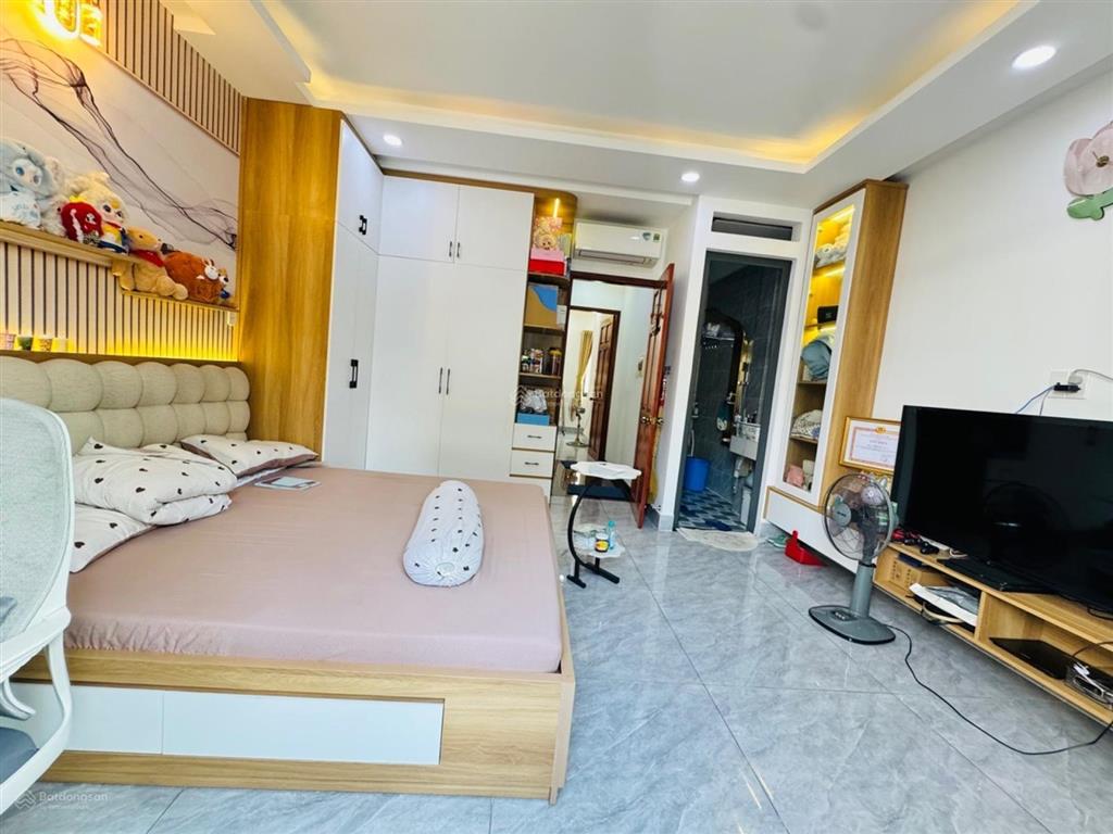 Nhà 5 tầng hẻm xe hơi ngay nguẽn sơn nối dài