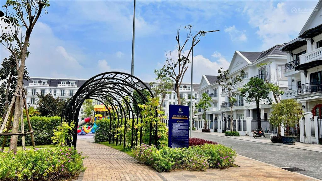 Bán gấp căn liền kề 75m2 xẻ khe 16 tỷ hướng đn tại eurowindow twin parks gia lâm. view công viên