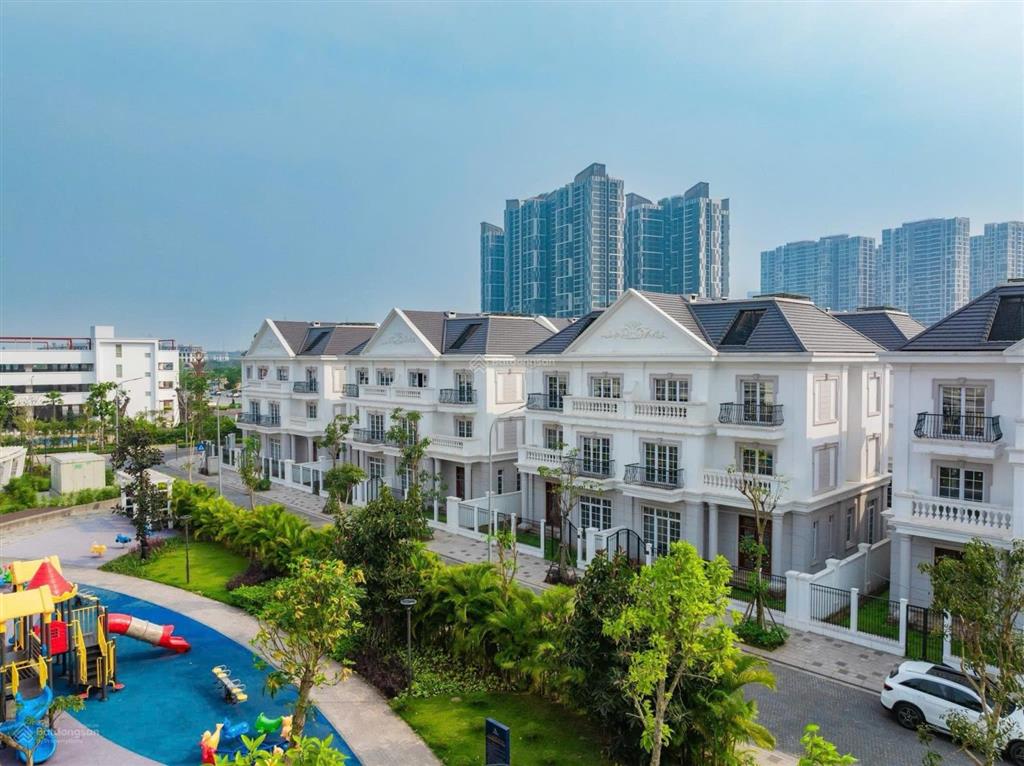 Bán gấp căn liền kề 75m2 xẻ khe 16 tỷ hướng đn tại eurowindow twin parks gia lâm. view công viên