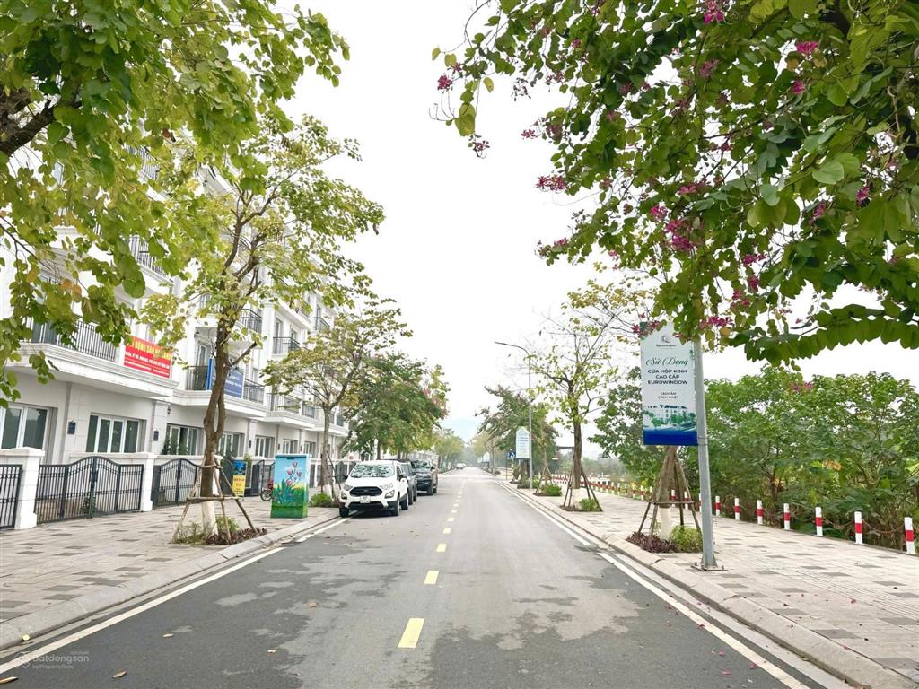 Cần bán gấp liền kề eurowindow twin park, giá 16.5 tỷ, đã có sổ, view công viên bể bơi