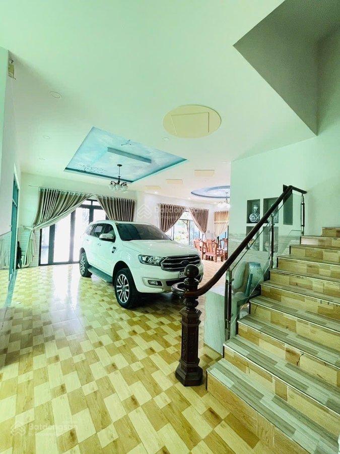 Bán biệt thự hoàng hải hóc môn 368m, 3 tầng, 12pn, 100% thổ cư, giá 10 tỷ