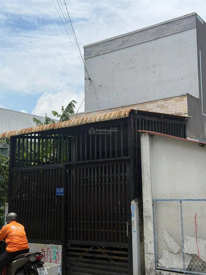 Bán nhà mặt tiền xts 26 hóc môn, 4x18m, có lửng 2pn, sân ô tô, công nhận đủ, giá 2,8 tỷ