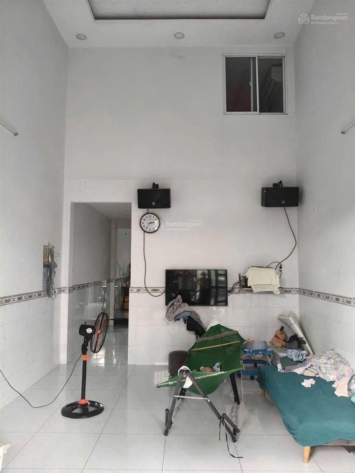 Bán nhà mặt tiền xts 26 hóc môn, 4x18m, có lửng 2pn, sân ô tô, công nhận đủ, giá 2,8 tỷ