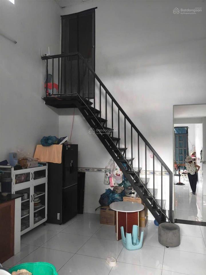 Bán nhà mặt tiền xts 26 hóc môn, 4x18m, có lửng 2pn, sân ô tô, công nhận đủ, giá 2,8 tỷ
