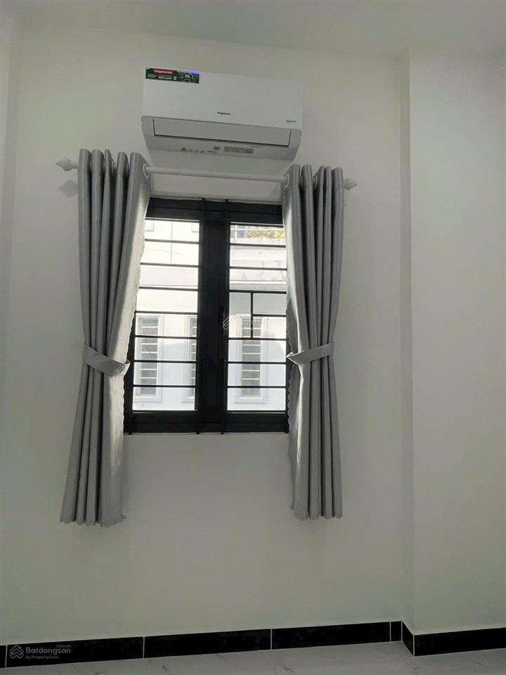 Bán nhà mới đẹp ở ngay đường quảng ham , go vấp, 45m2, giá 4.650 tỷ