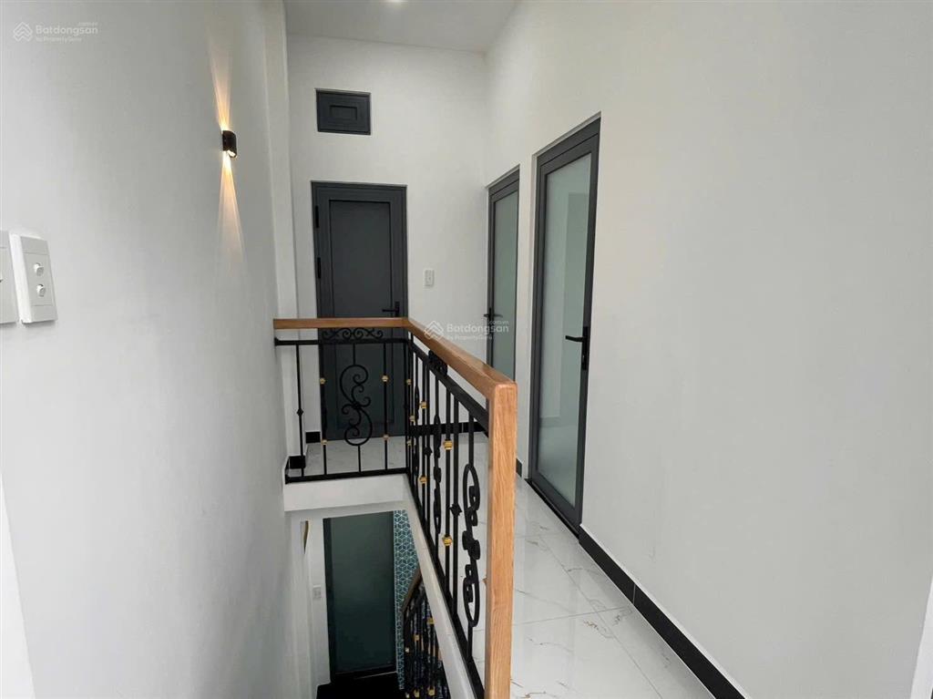 Bán nhà mới đẹp ở ngay đường quảng ham , go vấp, 45m2, giá 4.650 tỷ