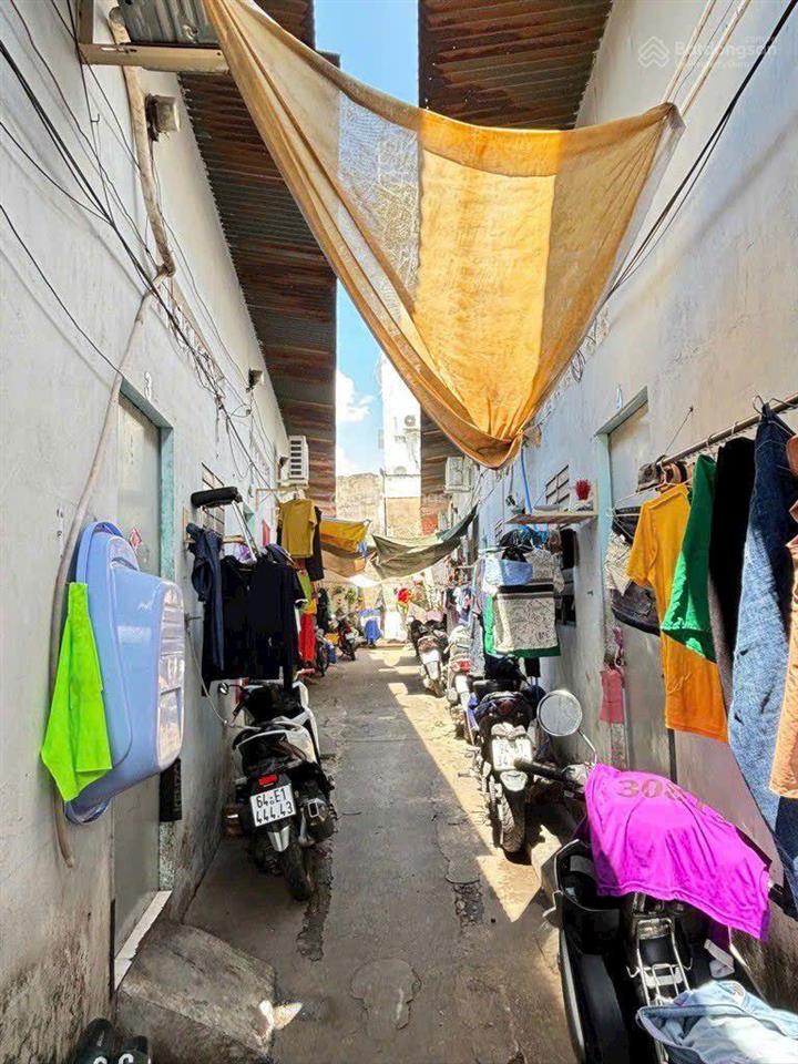 Dãy trọ đường đông hưng thuận 12, phường đông hưng thuận, q12, dt 200m2 (10,8mx17m) dòng tiền 35tr