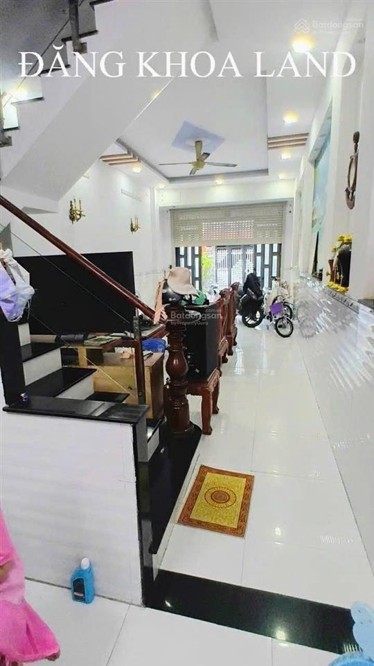 Siêu đẹp nhà 3 tầng  khu vip gần ngã 4 thủ đức  (4m * 14.7m)  ô tô né nhau, ở siêu lý tưởng