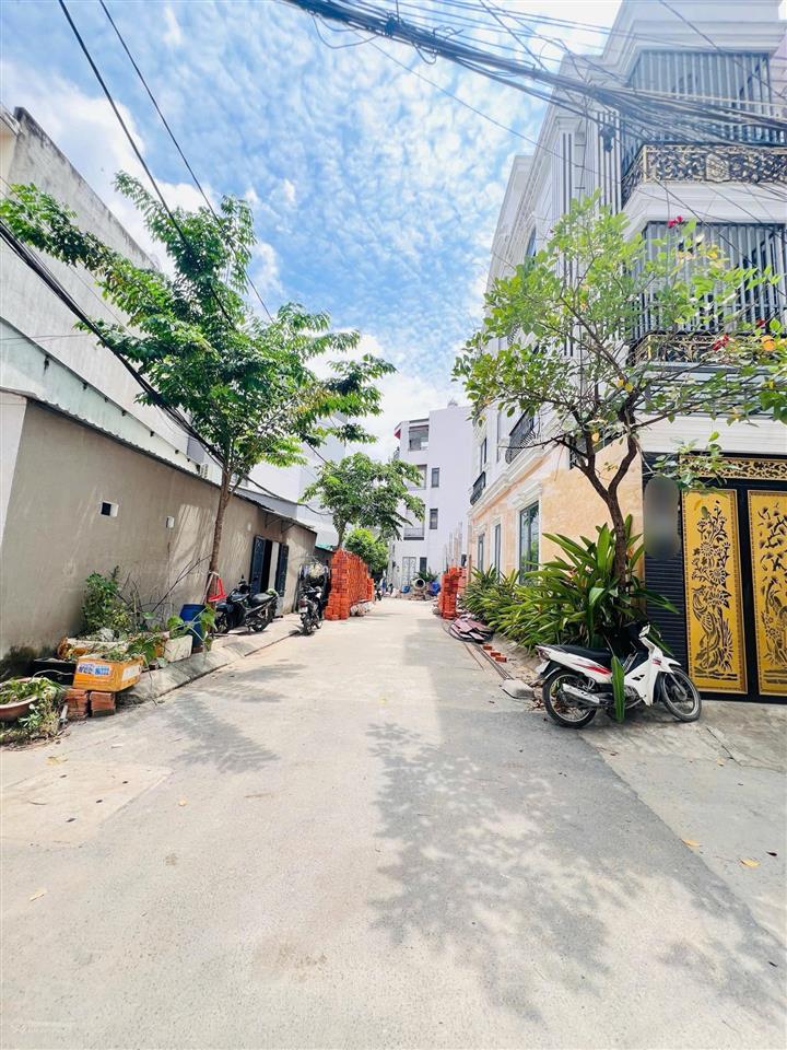 Siêu đẹp nhà 3 tầng  khu vip gần ngã 4 thủ đức  (4m * 14.7m)  ô tô né nhau, ở siêu lý tưởng