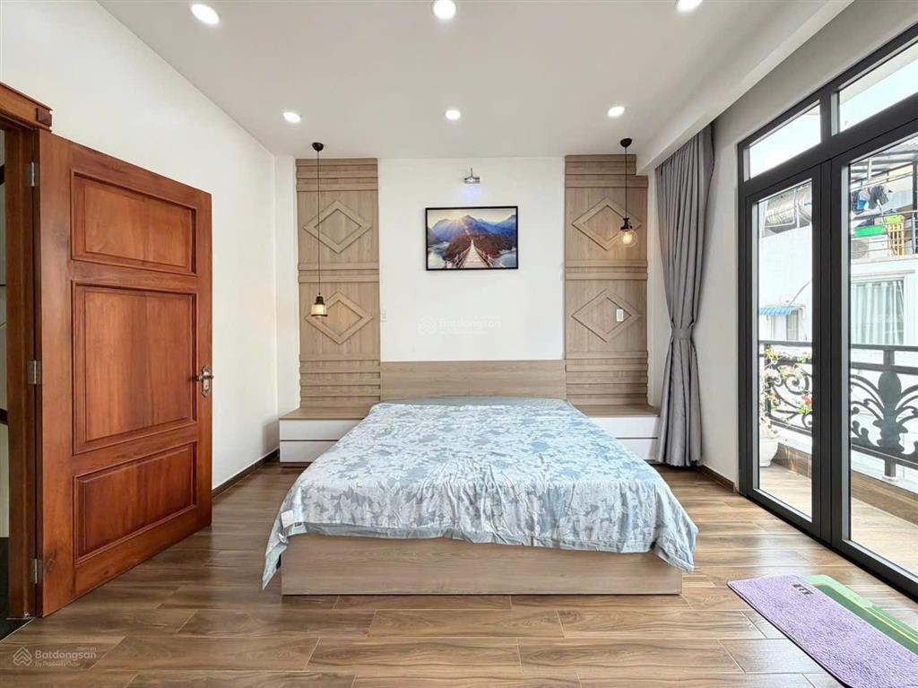 Siêu đẹp nhà 3 tầng  khu vip gần ngã 4 thủ đức  (4m * 14.7m)  ô tô né nhau, ở siêu lý tưởng