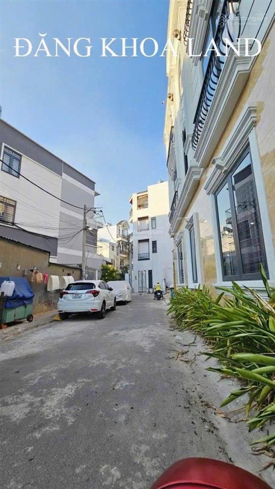 Siêu đẹp nhà 3 tầng  khu vip gần ngã 4 thủ đức  (4m * 14.7m)  ô tô né nhau, ở siêu lý tưởng